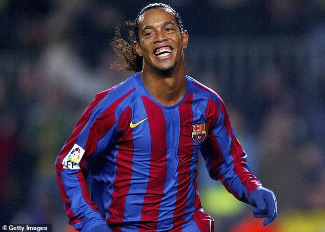 Ronaldinho je prije bio slavljen kao najbolji igrač na svijetu dok je igrao za Barcelonu. Slikano 2006. godine