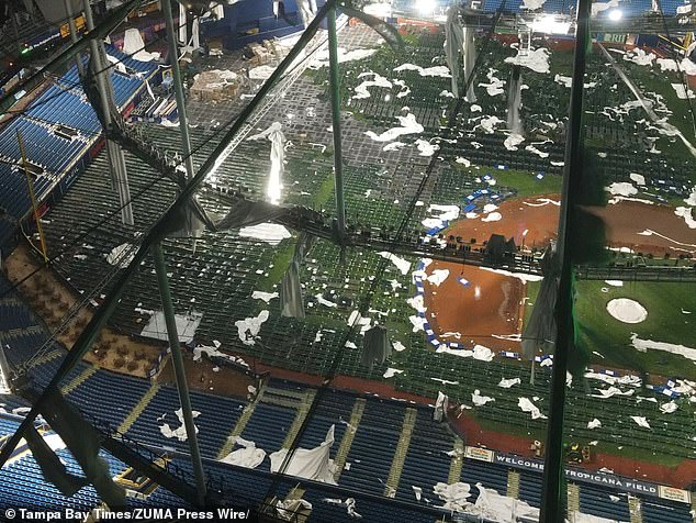 Čudovišna oluja odnijela je cijele ploče s vrha MLB stadiona