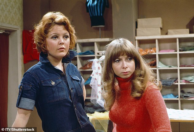 Njezin lik sklopio je prijateljstvo s Gail Helen Worth i većina njezinih priča vrtila se oko njihovih zajedničkih ludorija (zajedno na slici 1977.)