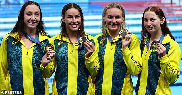 Prvak u plivanju (na slici drugi slijeva, nakon osvajanja olimpijskog zlata u štafeti 4x200m slobodnim stilom iz Pariza) izdao je oštro upozorenje ostalima koji razmišljaju o novoj tinti