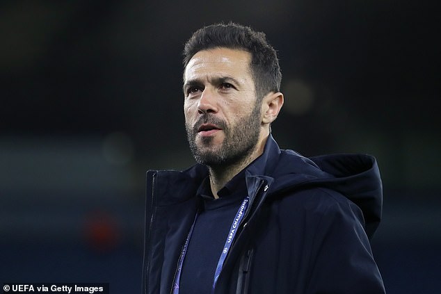 Manchester City je dogovorio ugovor da Hugo Viana iz Sportinga preuzme Txiki Begiristain dok nova era sviće na stadionu Etihad