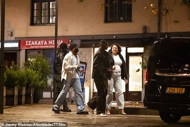 Kylian Mbappe i prijatelji viđeni su u četvrtak kako napuštaju restoran Chez Jolie u Stockholmu