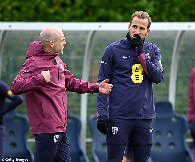 Harry Kane (desno) propustio je utakmicu s Grčkom zbog ozljede, ali mogao bi se vratiti protiv Finske