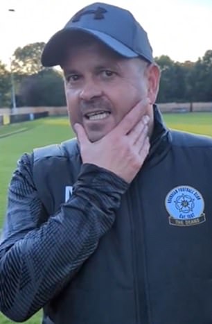 Šef Horndean FC-a Michael Birmingham (na slici) doživio je da njegovo naklapanje nakon utakmice postane viralno
