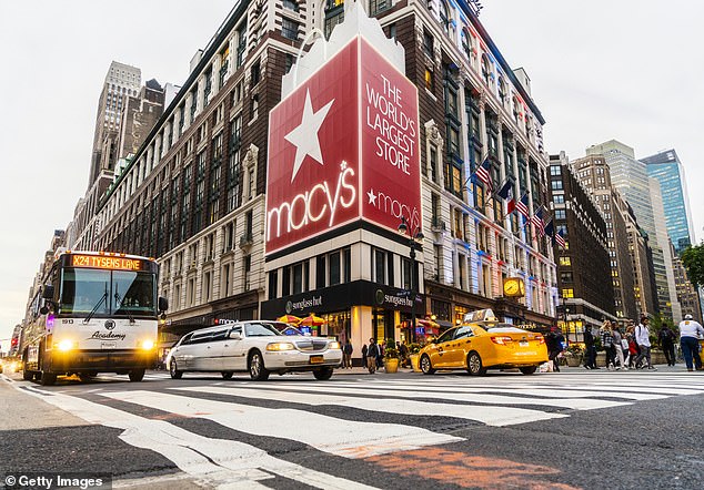Jedan od tužitelja je naveo da je bio seksualno napadnut u skladištu Macy's Flagship trgovine u svibnju 2008. tijekom modnog događaja