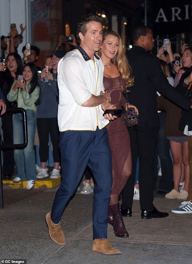Kelce i Swift pridružile su se Blake Lively i njezinom suprugu Ryanu Reynoldsu na dvostrukom spoju u petak