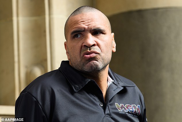 Sportski prvak Anthony Mundine podijelio je video o prednostima ispijanja soka od kiselih krastavaca za ublažavanje menstrualnih bolova
