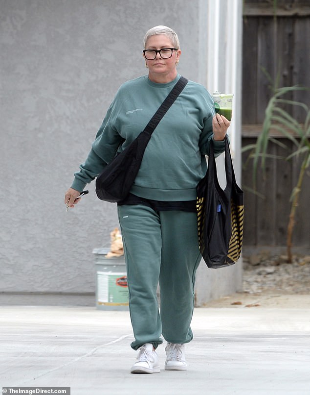 Nicole Eggert počastila se zelenim sokom dok je u utorak izlazila u Los Angeles