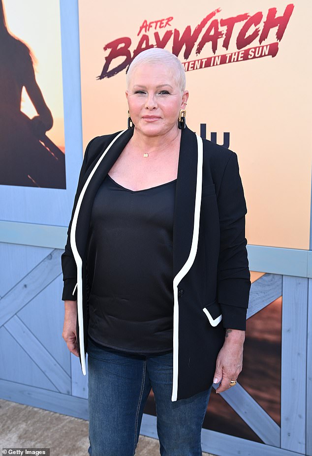 U kolovozu je na premijeri svoje dokumentarne serije After Baywatch: Moment In The Sun izvijestila o svom zdravlju i otvorila priču o 'najtežem' dijelu svog liječenja