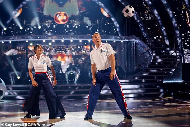 Na njegovu karijeru utjecalo je njegovo teško opijanje, a bivši izbornik Engleske Terry Venables rekao mu je da neće biti izabran zbog svog načina života