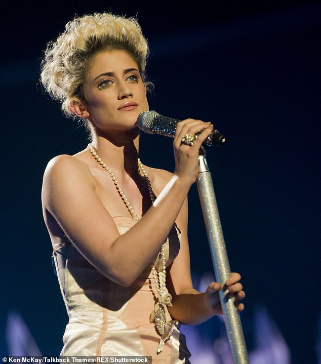 Katie Waissel, 38-godišnja pjevačica i tekstopisac koja je bila na audiciji uz Payne u seriji X Factor 2010., provjeravala je ime Cowella optužujući glazbene šefove da se fokusiraju na 'profit, a ne na ljude'