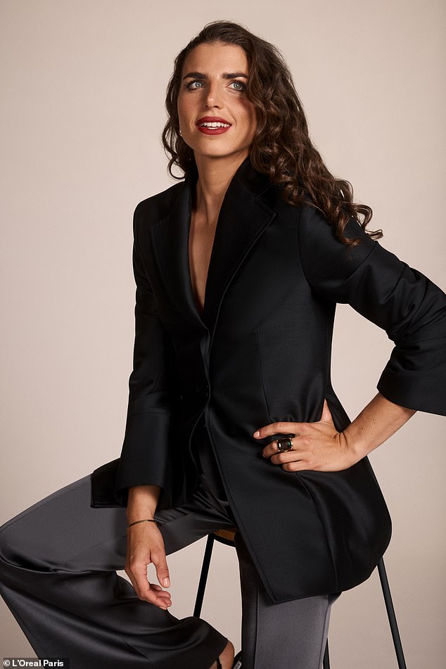 Ali Fox će sada izaći na pistu kao dio L'Oreal Paris' Walk Your Worth Runway