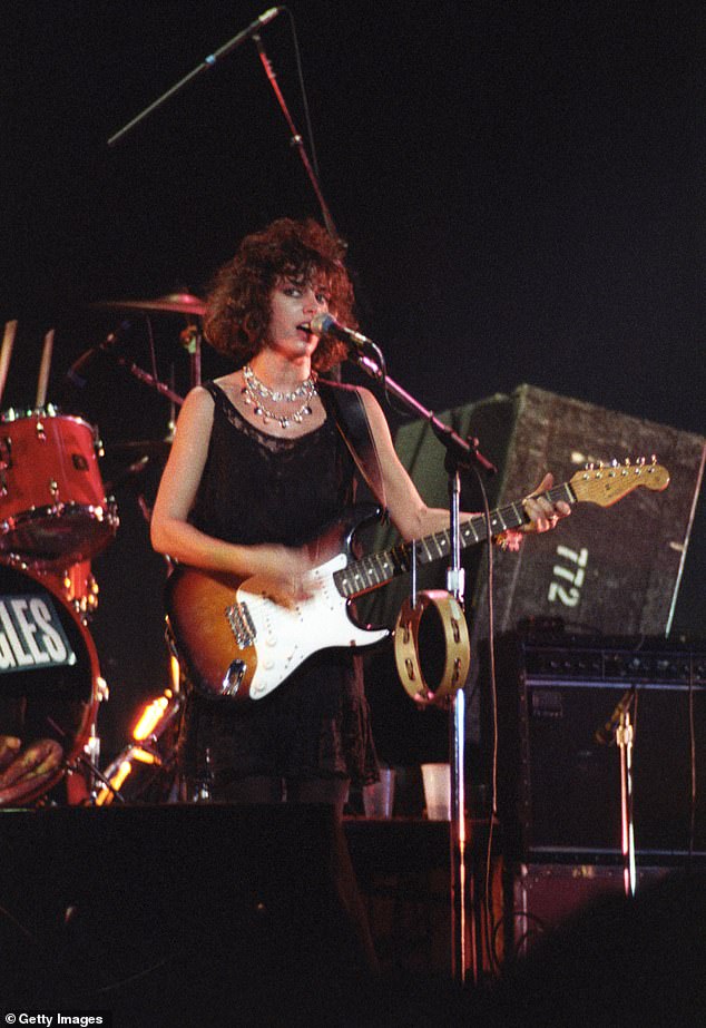 Nakon neuspješnog debija, Different Light iz 1986. učinio je The Bangles poznatim imenom i iznjedrio hit broj dva Manic Monday koji je napisao Prince i hit broj jedan Walk Like An Egyptian; slikano 1984