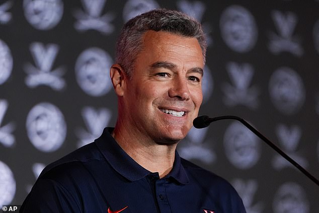 Trener muške košarke iz Virginije Tony Bennett najavio je trenutačni odlazak u mirovinu