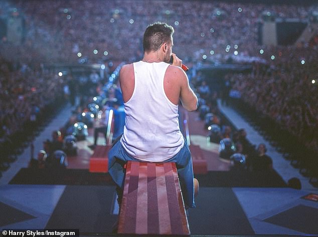 Harry Styles napisao je srceparajuću posvetu svom kolegi iz benda Liamu Payneu, rekavši da je 'doista shrvan' njegovom smrću u dobi od 31 godine