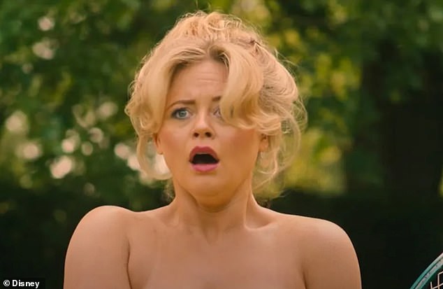 Emily Atack skida se potpuno gola u novoj Disney+ seriji 'bonkbuster' Rivals Jilly Cooper. Glumica (34), koja glumi Sarah Stratton, rekla je da smatra da su scene 'tako oslobađajuće'