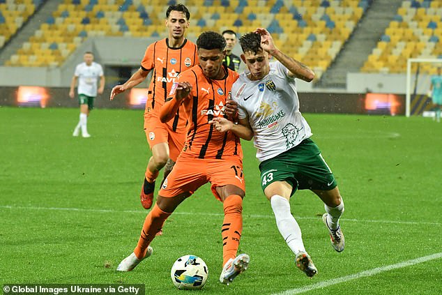 Tobias trenutno igra za Shakhtar Donetsk i debitirao je za klub ove sezone