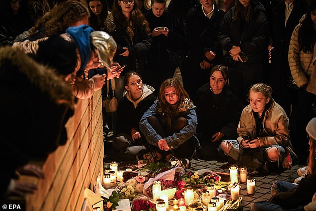 Bdijenja su održana diljem svijeta u danima Payneove smrti. Jedna je slikana u Stockholmu, u Švedskoj, u subotu