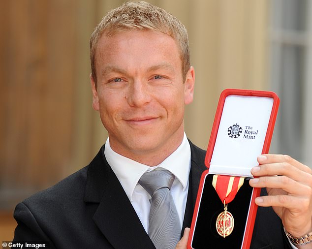 Chris je postao Sir Chris 2009. kada je proglašen vitezom u londonskoj Buckinghamskoj palači