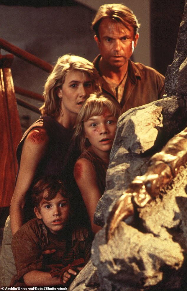 Franšiza je započela Jurskim parkom (1993.), u kojem glume Laura Dern, Sam Neill, Joseph Mazzello i Ariana Richards, uz Jeffa Goldbluma