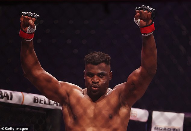 Francis Ngannou obilježio je svoj povratak u MMA nevjerojatnom pobjedom u PFL-ovoj Bitci divova