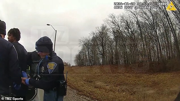 Državna policija Indiane viđena je kako veže Rajona Ronda oko sat vremena od njegovog rodnog Louisvillea