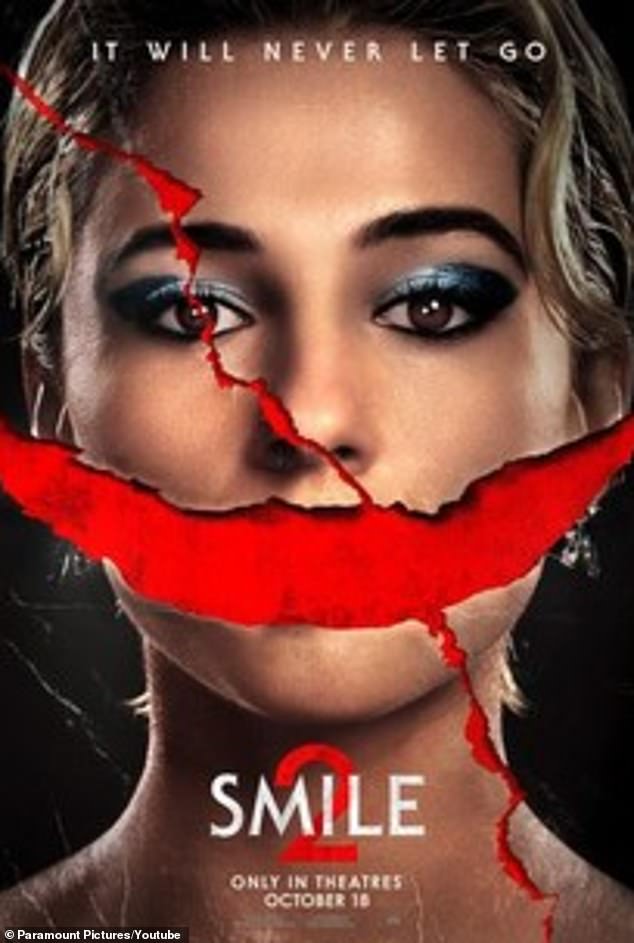 Velika pobjeda Smile 2 na kino blagajnama natjerala je producentske kuće Paramount Pictures i Temple Hill na oduševljenje od uha do uha. Teretni let je bio na prvom mjestu s isplatom od 23 milijuna dolara