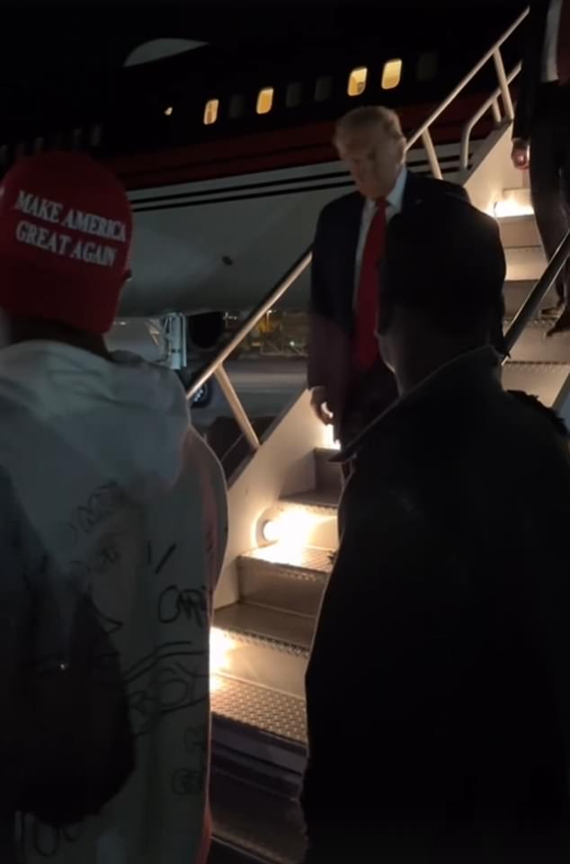 Brown, koji je u subotu prisustvovao Trumpovom skupu u Pennsylvaniji, čekao je 78-godišnjaka