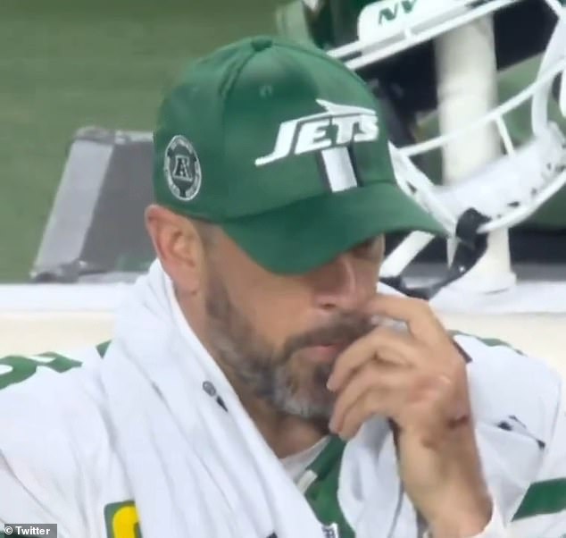 Je li to bio udar ili ogrebotina? I zašto je Aaron Rodgers držao kažiprst oko svojih usta?