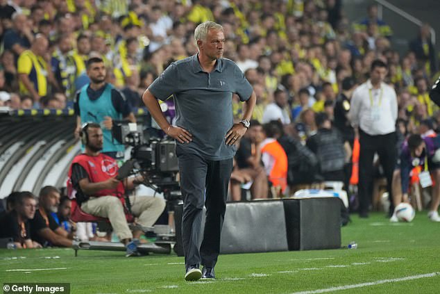 U 61. godini kultni trener i dalje je energičan, odiše karizmom i zaljubljen je u Istanbul