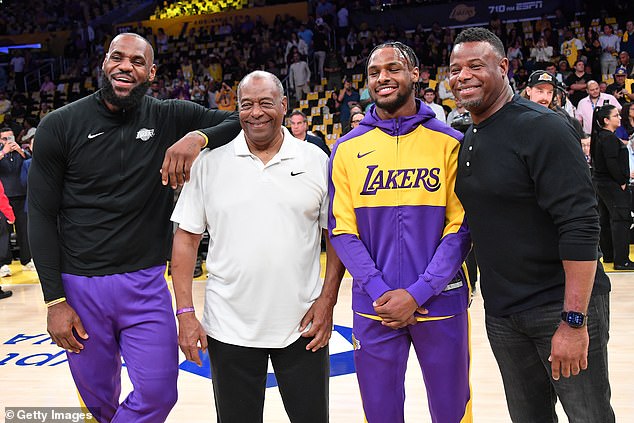 LeBron James, Ken Griffey Sr., Bronny James i Ken Griffey Jr. pozdravljaju se u utorak