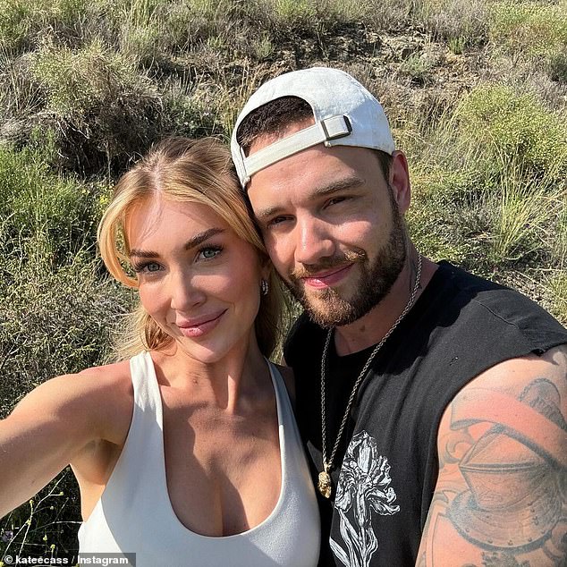 Kate Cassidy (25) je uz svoju poruku objavila niz slatkih fotografija koje prikazuju njihovo zajedničko vrijeme