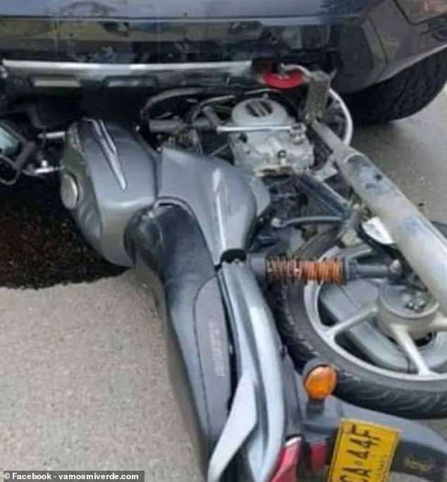 Motociklist je navodno hospitaliziran s ozbiljnim ozljedama nakon što je Morelos skrenuo u svoju traku kako bi pokušao pretjecati