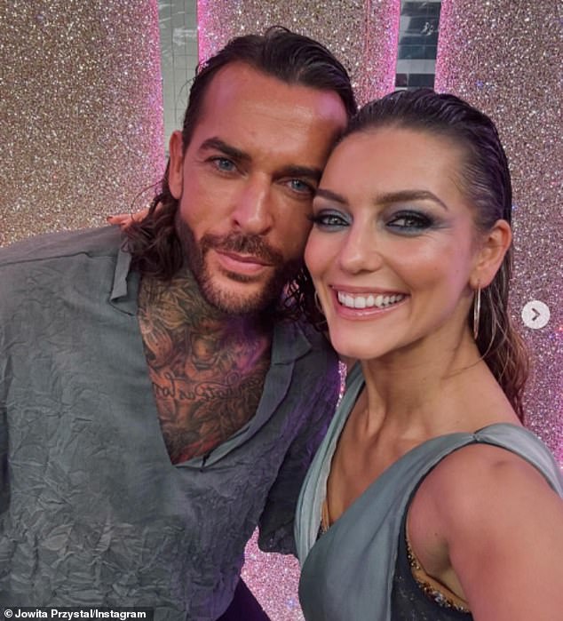 Bivša djevojka Petea Wicksa otkrila je pravi razlog zašto su ga povezivali s Maurom Higgins i njegovom partnericom za Strictly dance Jowitom Przystal
