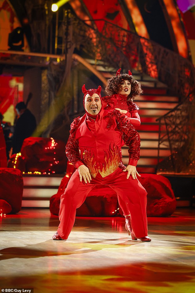 Wynne Evans i Katya Jones glume u trenutnoj seriji hit plesnog showa i svaki su tjedan dosljedno dobivali visoke ocjene, u rasponu od 30 do 34, dok je samo njihov prvi tjedan postigao nešto niže ocjene od 26