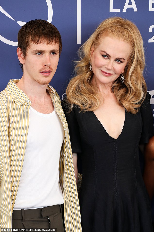 Kidman glumi u nadolazećem erotskom filmu uz zvijezdu The Iron Claw Harrisa Dickinsona, 28; slikano 30. kolovoza u Veneciji