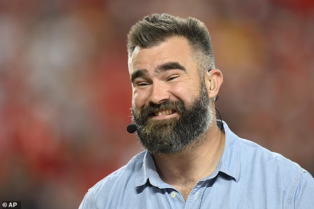 Jason Kelce urnebesno je odgovorio na tvrdnje da mu se obožavateljima smuči