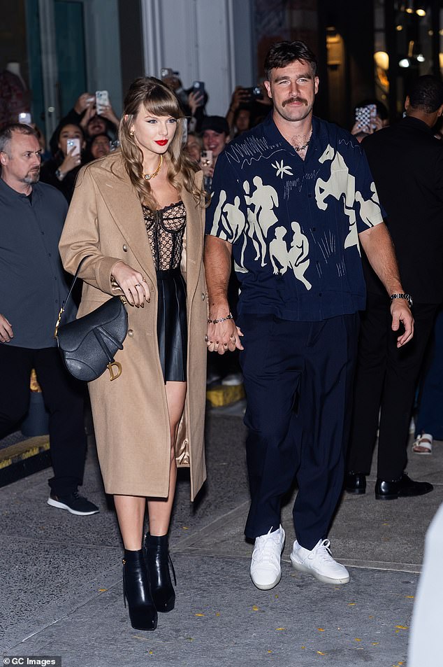Kelce je upravo sletio u Las Vega uoči meča protiv Raidersa u nedjelju; Taylor i Travis viđeni u listopadu 2024