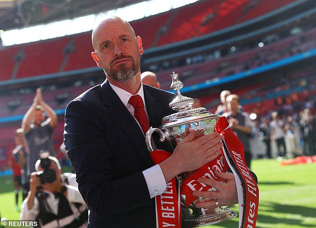 Ten Hag je osvojio i Carabao Cup i FA Cup, ali su bili nedosljedni pod njim