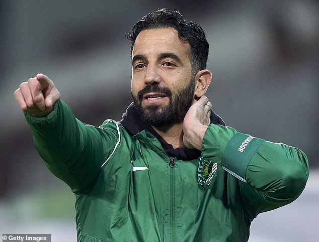 Sporting Lisabon otkrio je da je Ruben Amorim na rubu pridruživanja Manchester Unitedu nakon što je 'izrazio interes da plati svoju izlaznu klauzulu od 8,3 milijuna funti