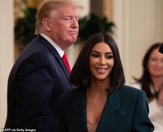 Kardashian je intenzivno surađivala s republikanskim kandidatom Donaldom Trumpom na prethodnim naporima. Slikano u lipnju 2019