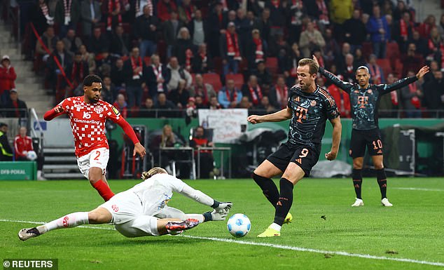 Zentner je tukao Kanea do lopte prije nego što se zvijezda Bayern Münchena sudarila s vratarom