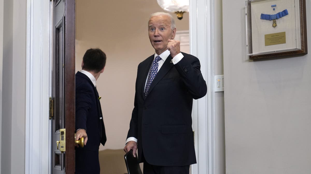 Biden odgovara novinaru tijekom novinarske vijesti o uraganu Helene