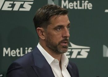Aarona Rodgersa legendarni bek NFL-a osudio zbog lošeg vodstva: ‘Samo me boli’