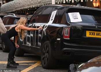 Aisleyne Horgan-Wallace uhvaćena je kako sprejom ispisuje riječ ‘VARALICA’ na Rolls-Royceu ispred Harrodsa nakon što se upustila u cyber romansu