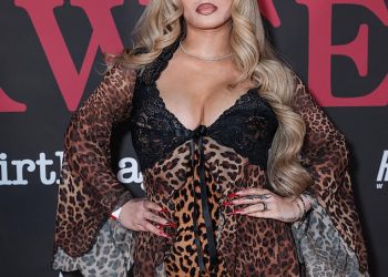 Alabama Barker nosi oskudno donje rublje na zabavi Amber Rose nakon što je zabrinula obožavatelje korištenjem droga za mršavljenje