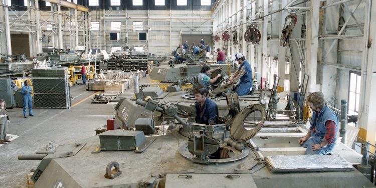 Australija će Ukrajini donirati 49 tenkova