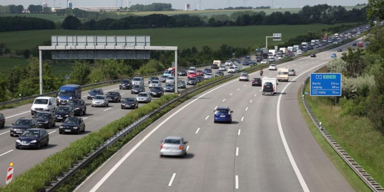 Auto Klub – Ako putujete u Njemačku, Austriju i Švicarsku: Koja je najmanja brzina kojom smijete voziti na autocesti?