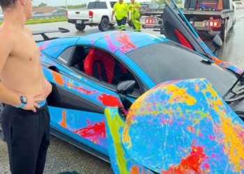 Auto Klub – Bahati klinac u McLarenu po kiši prenosio vožnju uživo, uslijedio je potpuni kaos