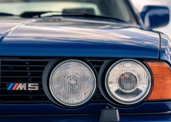 Auto Klub – Devet godina trunuo u garaži: Pronađen kultni BMW M5, vlasnik nestao bez traga